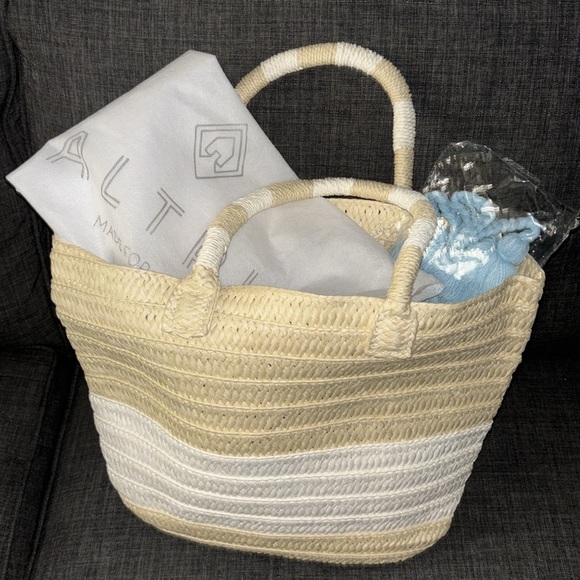 Brand New Altru Straw Tote w Tassels Dustbag and BONUS 👛🌞 - Picture 8 of 9